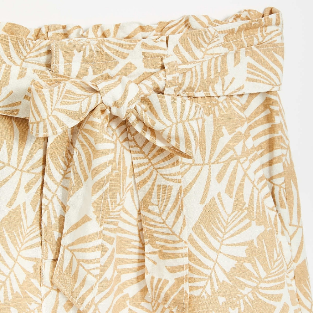 LOFT printed cinched front tie high waist shorts, 40", beige/ white - Picture 2 of 9
